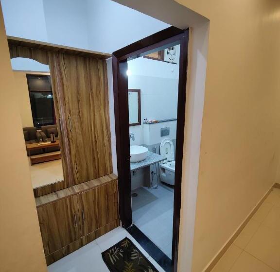 Alaknanda Motel & Restaurant