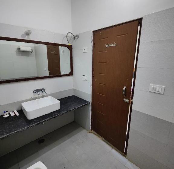 Alaknanda Motel & Restaurant