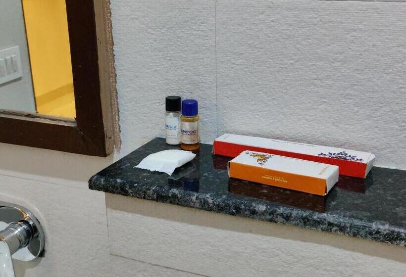 Alaknanda Motel & Restaurant