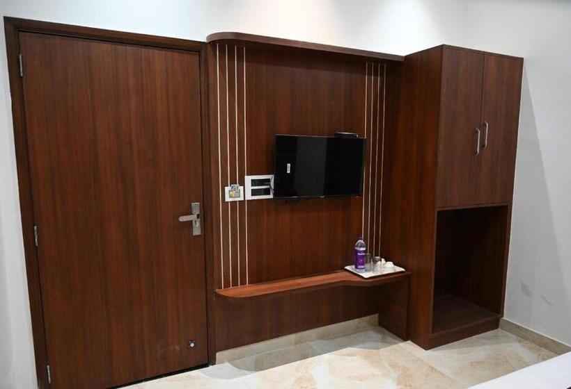 Hôtel The Posh By Delight Stay