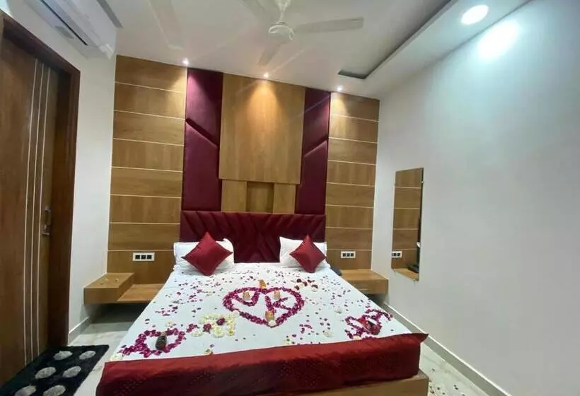 Hotelli The Posh By Delight Stay