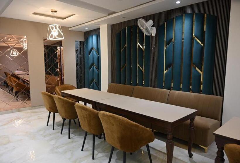 Hôtel The Posh By Delight Stay