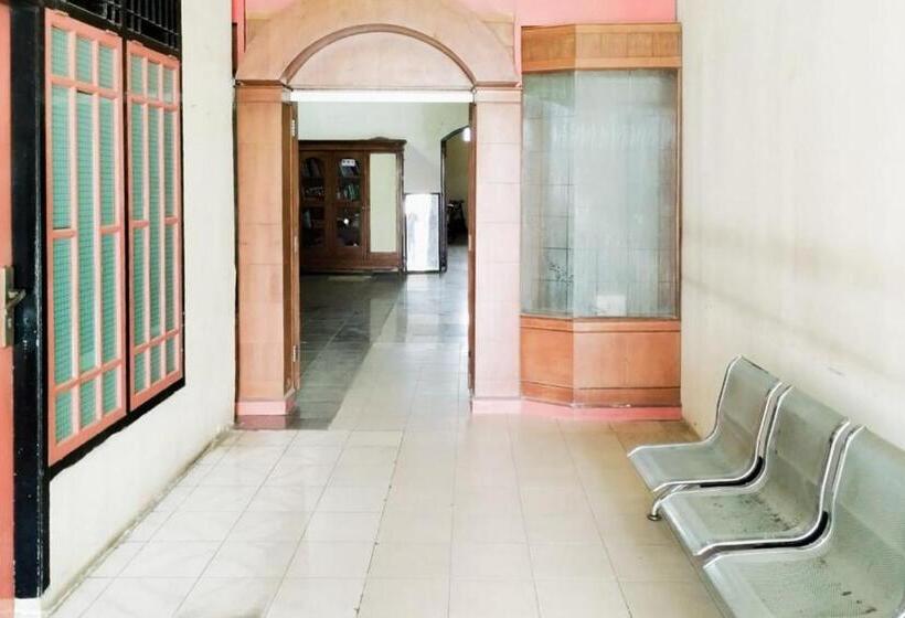 호텔 Turuo Homestay Pringsewu Syariah Mitra Reddoorz