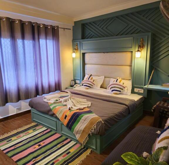 فندق Work Party Go