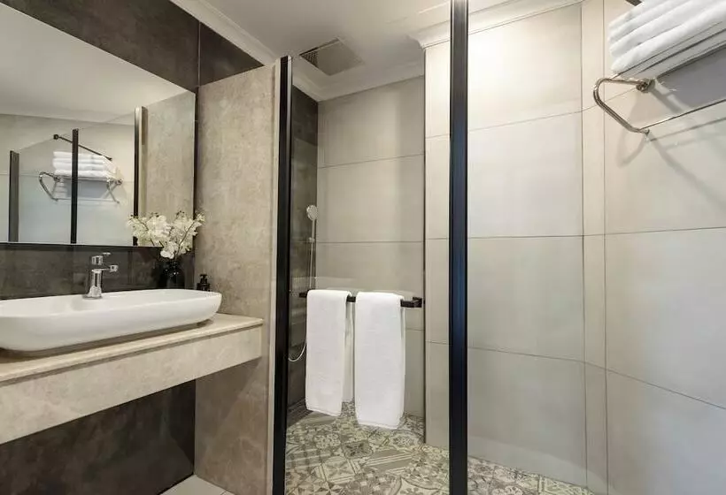 Lilium Hotel & Suites