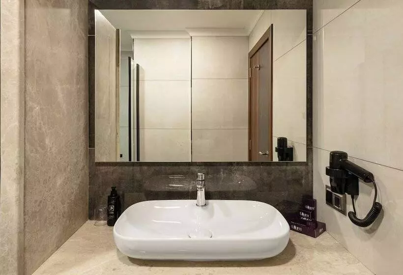 Lilium Hotel & Suites