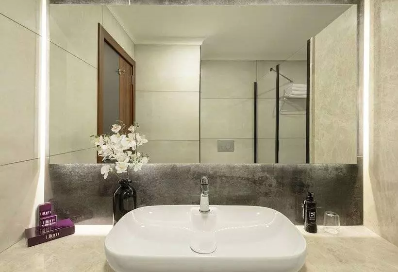 Lilium Hotel & Suites