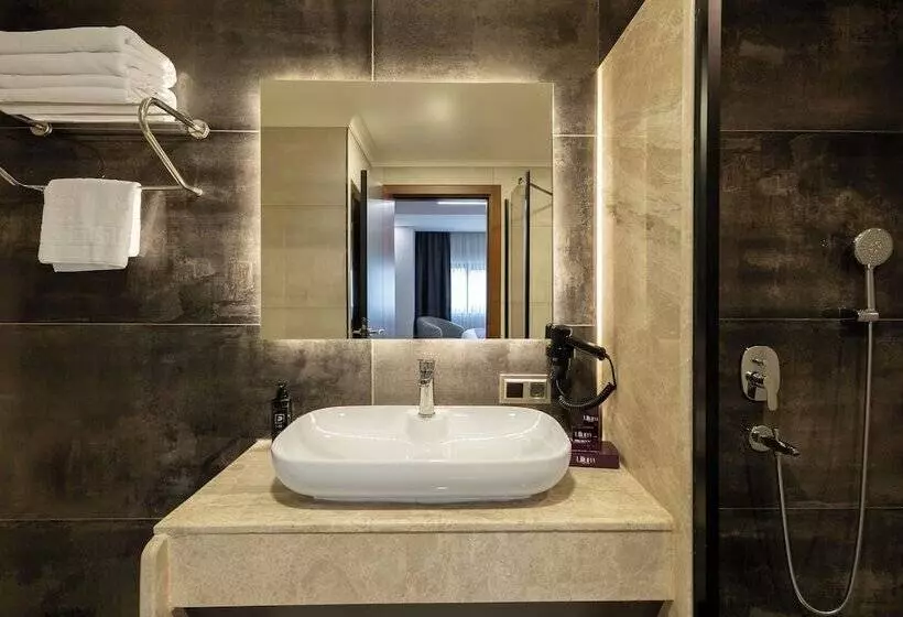 Lilium Hotel & Suites