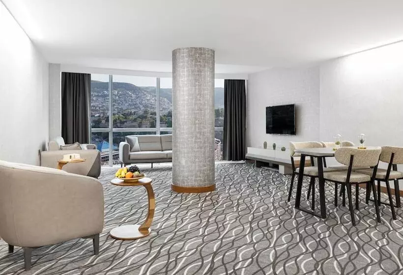 Lilium Hotel & Suites