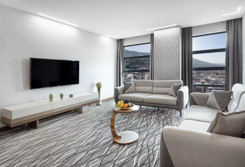 Lilium Hotel & Suites