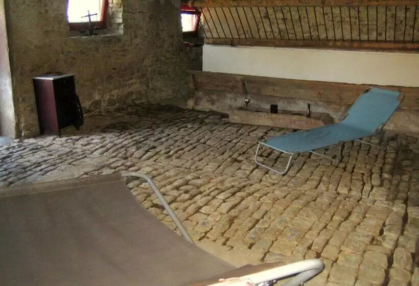 Majatalo Gîte Et Grange à Jeux Du Bonhomme Bouton