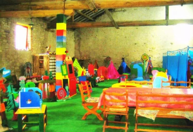 Majatalo Gîte Et Grange à Jeux Du Bonhomme Bouton