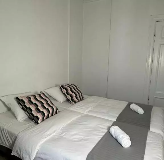 پانسیون Legenda Suites