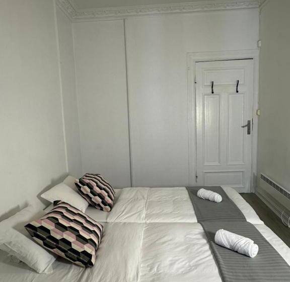 ペンション Legenda Suites