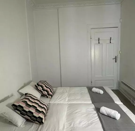 پانسیون Legenda Suites