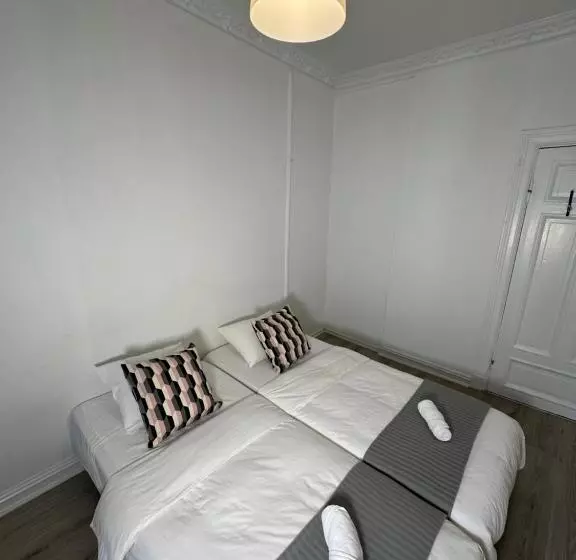 پانسیون Legenda Suites