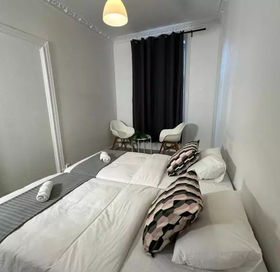 پانسیون Legenda Suites