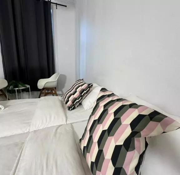 پانسیون Legenda Suites