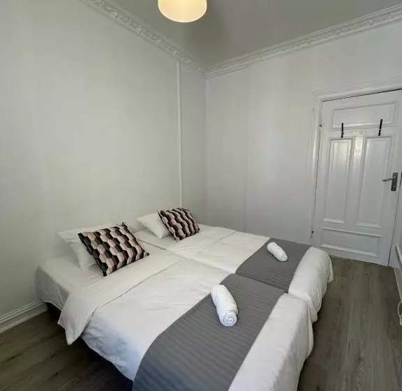 پانسیون Legenda Suites