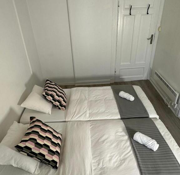 ペンション Legenda Suites