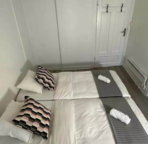 پانسیون Legenda Suites