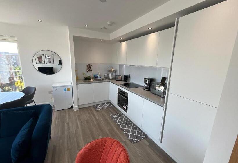 پانسیون Riverside Stay Near Canary Wharf   Thames View E16