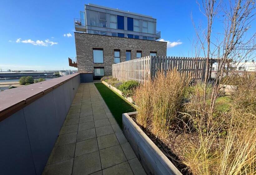 پانسیون Riverside Stay Near Canary Wharf   Thames View E16