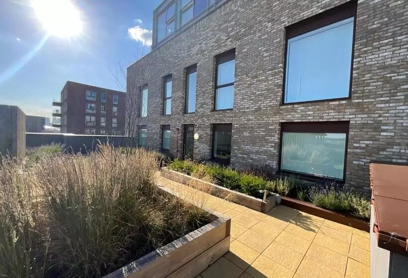 پانسیون Riverside Stay Near Canary Wharf   Thames View E16