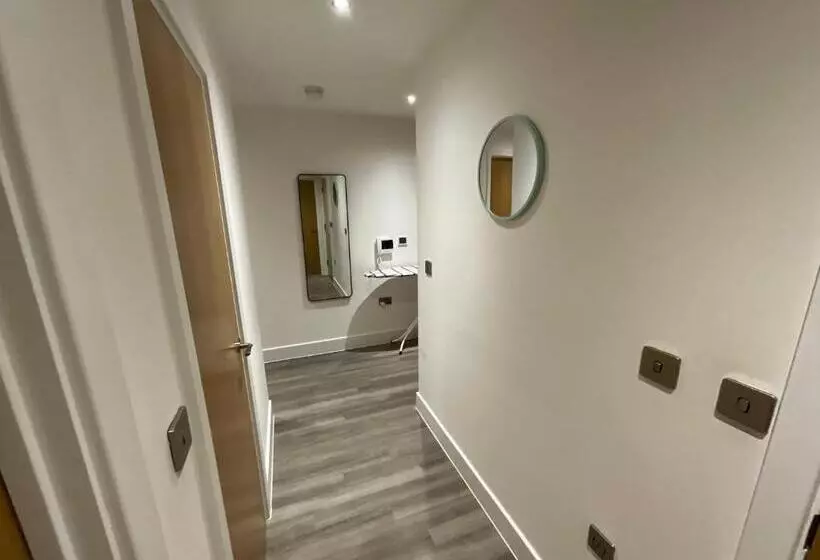 پانسیون Riverside Stay Near Canary Wharf   Thames View E16