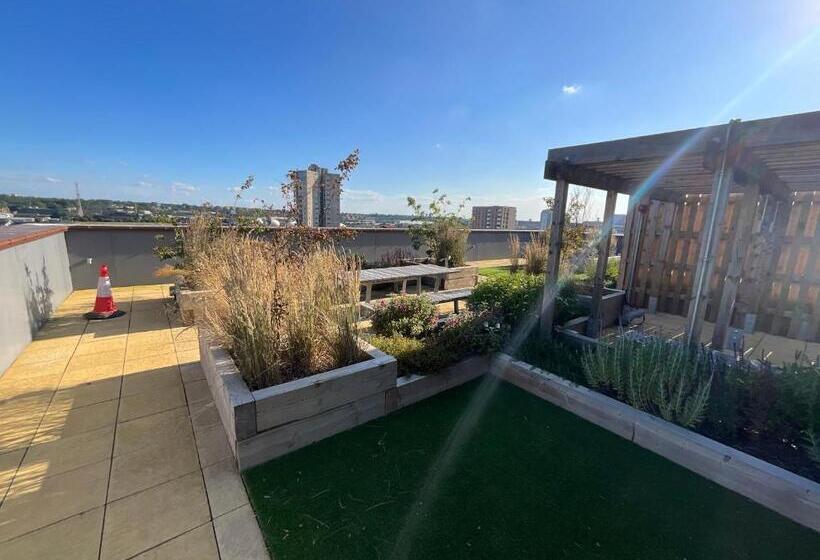 پانسیون Riverside Stay Near Canary Wharf   Thames View E16