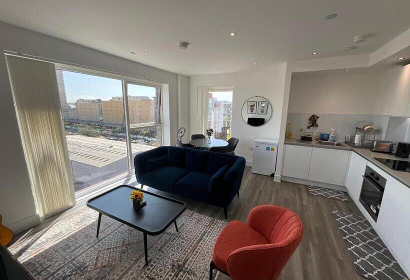 پانسیون Riverside Stay Near Canary Wharf   Thames View E16