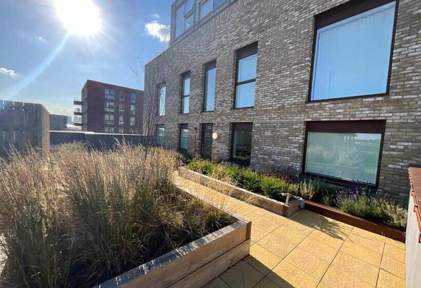 پانسیون Riverside Stay Near Canary Wharf   Thames View E16