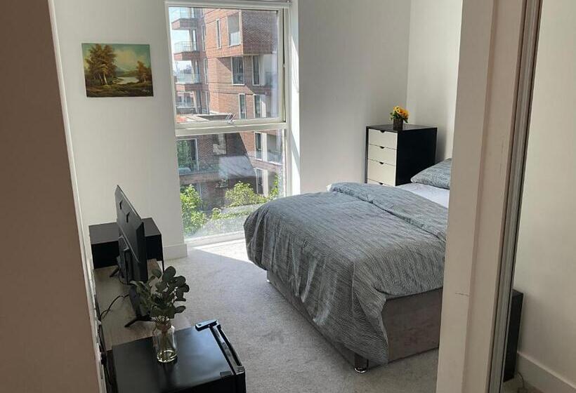 پانسیون Riverside Stay Near Canary Wharf   Thames View E16
