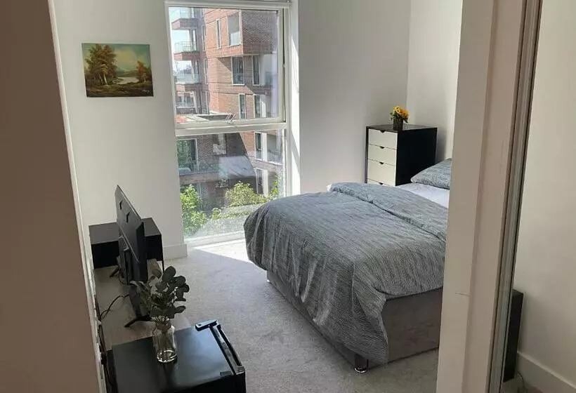 پانسیون Riverside Stay Near Canary Wharf   Thames View E16