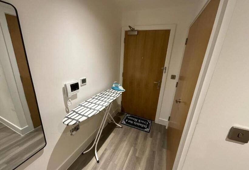 پانسیون Riverside Stay Near Canary Wharf   Thames View E16