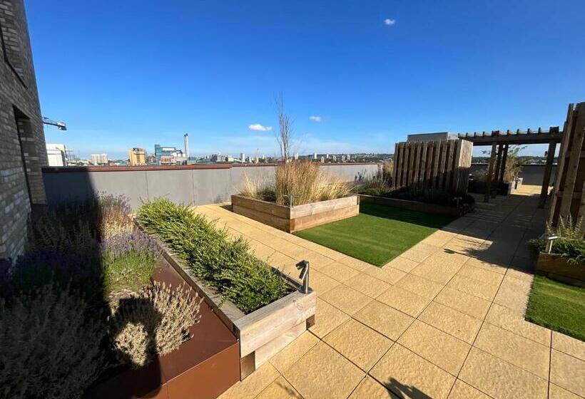 پانسیون Riverside Stay Near Canary Wharf   Thames View E16