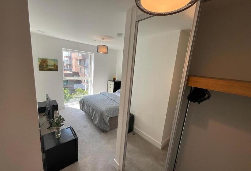 پانسیون Riverside Stay Near Canary Wharf   Thames View E16