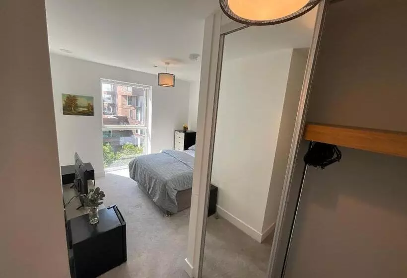 پانسیون Riverside Stay Near Canary Wharf   Thames View E16