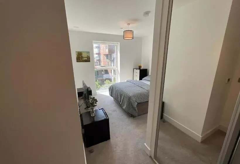 پانسیون Riverside Stay Near Canary Wharf   Thames View E16