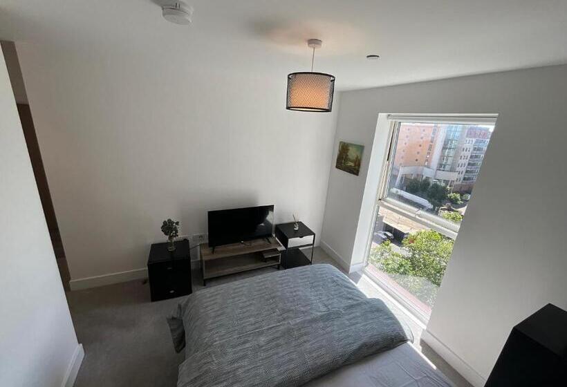 پانسیون Riverside Stay Near Canary Wharf   Thames View E16