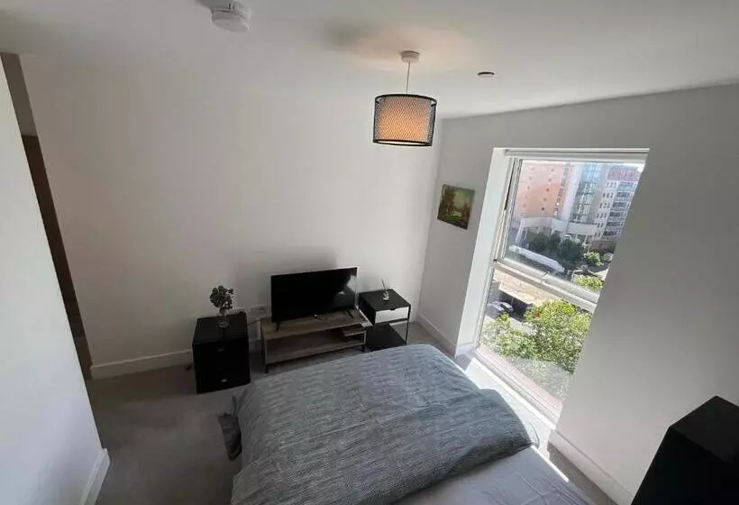 پانسیون Riverside Stay Near Canary Wharf   Thames View E16