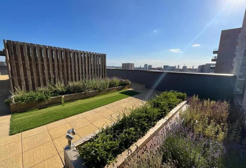 پانسیون Riverside Stay Near Canary Wharf   Thames View E16