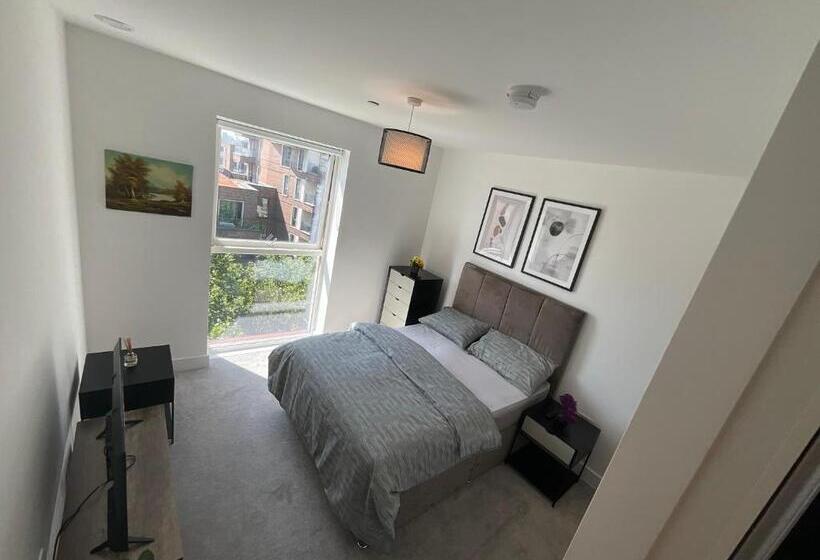 پانسیون Riverside Stay Near Canary Wharf   Thames View E16