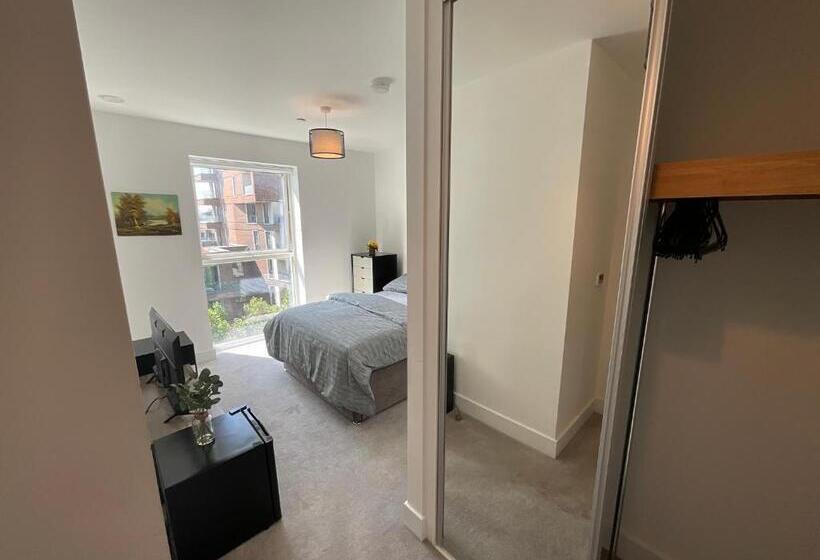 پانسیون Riverside Stay Near Canary Wharf   Thames View E16