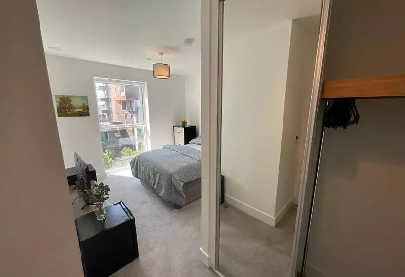 پانسیون Riverside Stay Near Canary Wharf   Thames View E16