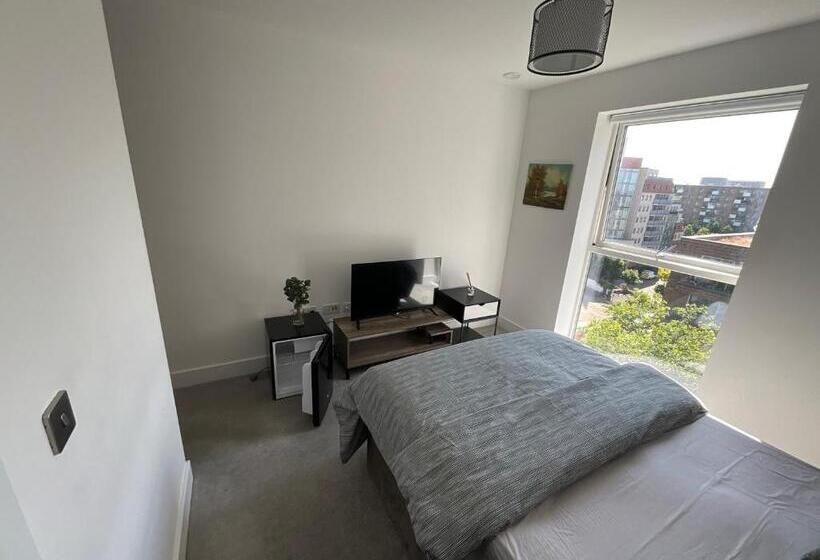 پانسیون Riverside Stay Near Canary Wharf   Thames View E16
