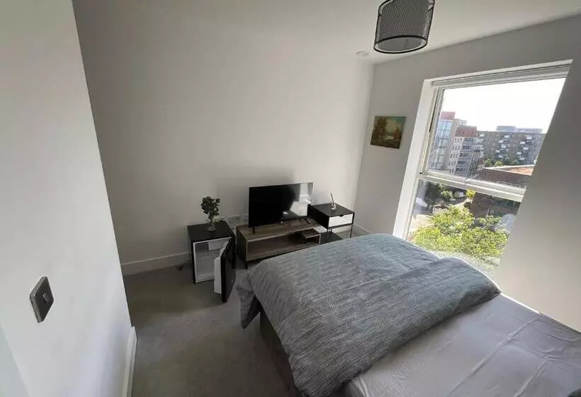پانسیون Riverside Stay Near Canary Wharf   Thames View E16