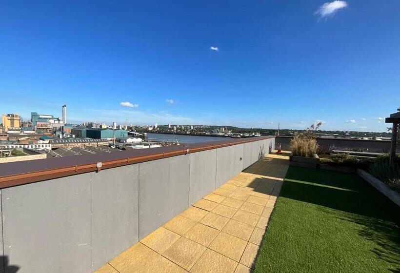 پانسیون Riverside Stay Near Canary Wharf   Thames View E16