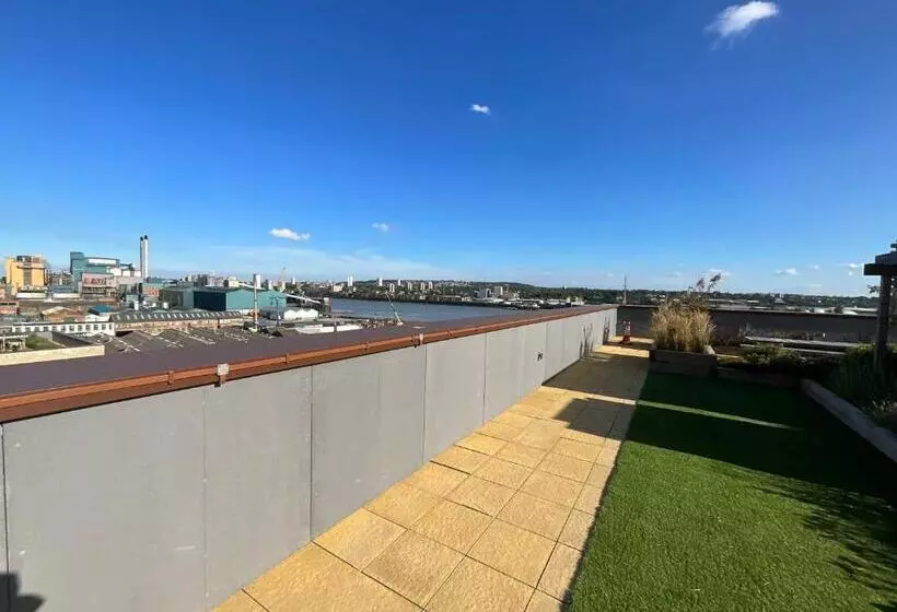 پانسیون Riverside Stay Near Canary Wharf   Thames View E16