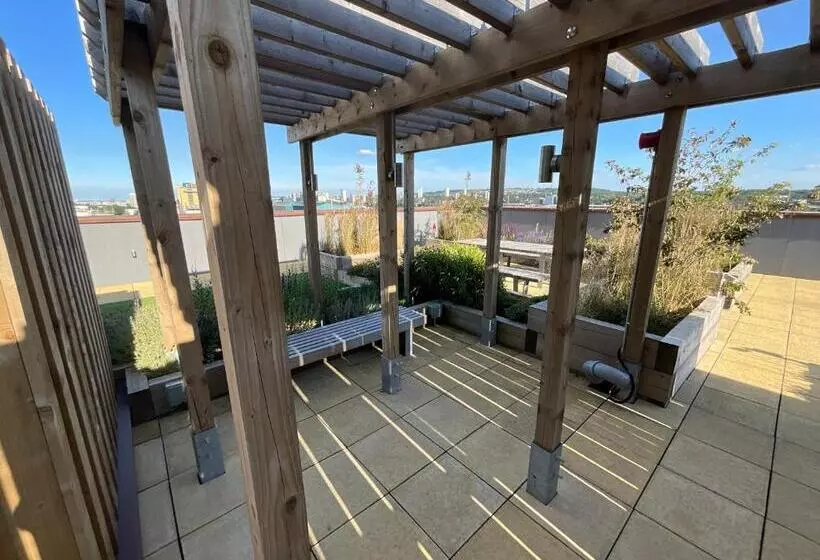 پانسیون Riverside Stay Near Canary Wharf   Thames View E16